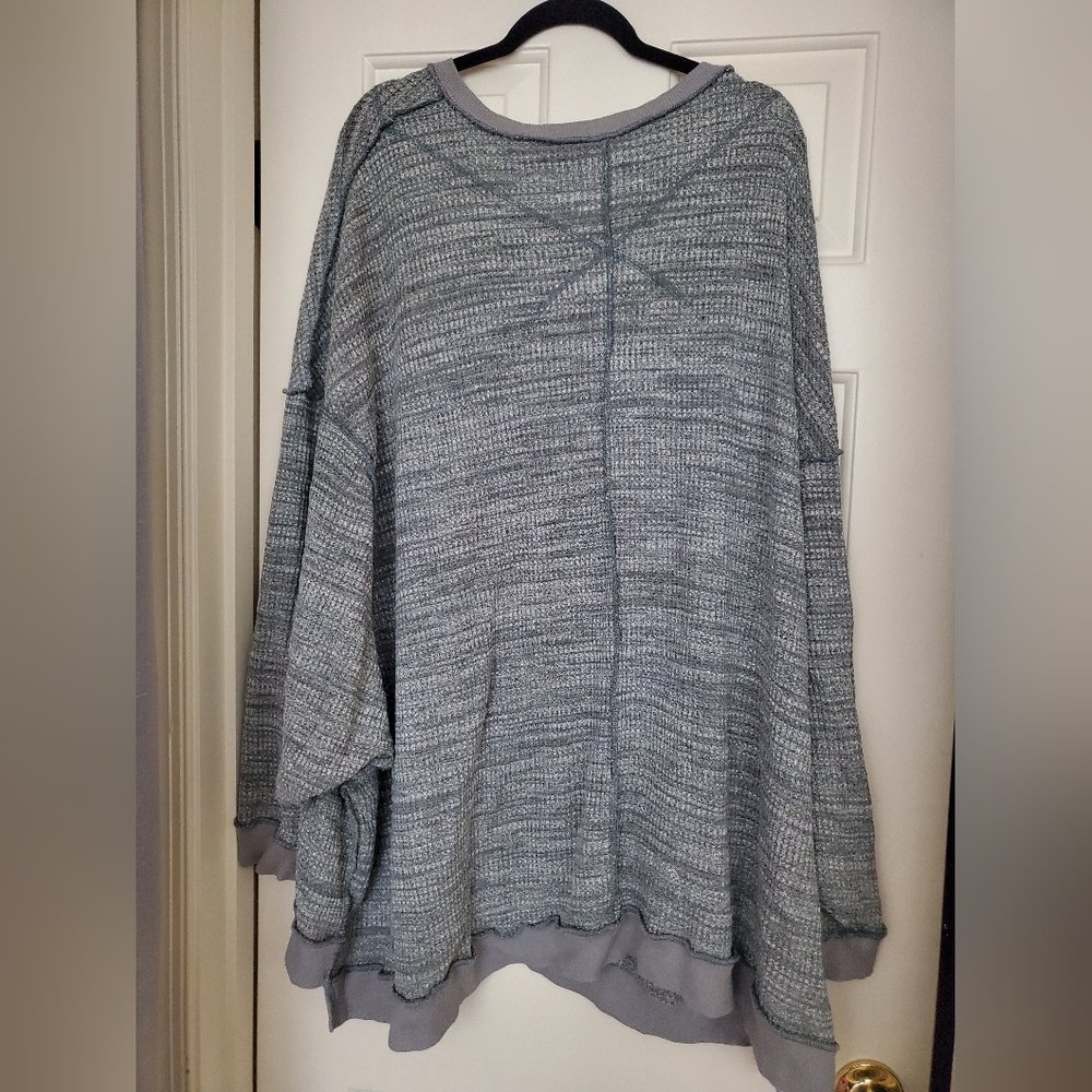 FREE PEOPLE  - LIGHTLY WORN OVERSIZED SWEATER SIZE LARGE - Picture 3 of 4